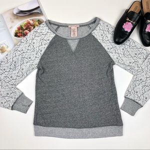 ✈️ Philosophy scoop neck pullover lace sleeves